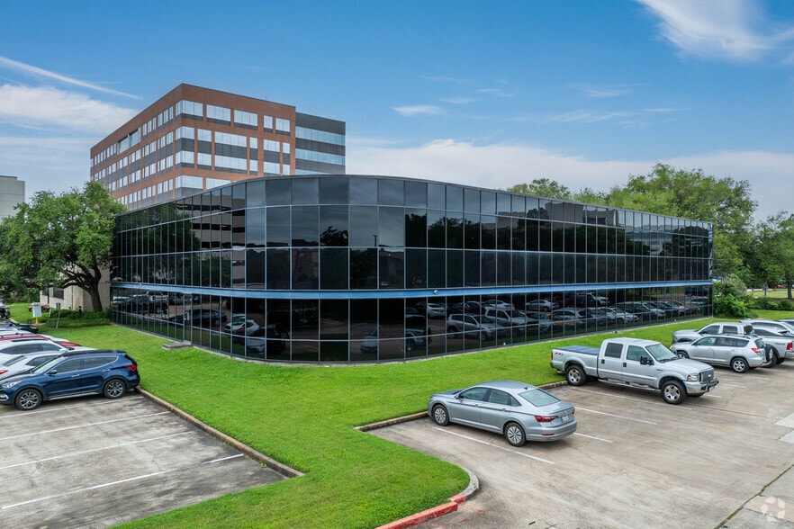 3535 Briarpark Dr, Houston, TX à vendre - Photo principale - Image 1 de 5