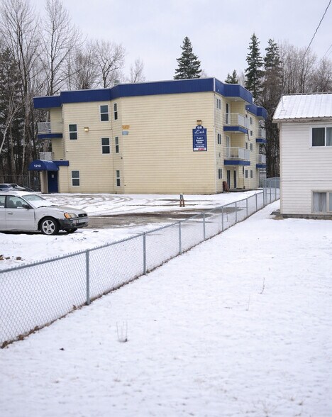 1210 Lark Av, Quesnel, BC à vendre - Photo du bâtiment - Image 2 de 3