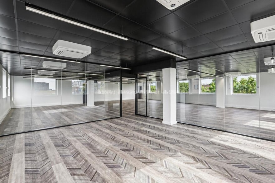 109 Boulevard De La Bataille De Stalingrad, Villeurbanne for lease - Interior Photo - Image 1 of 32