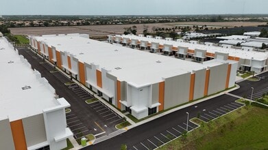 8289 Boynton Beach Blvd, Boynton Beach, FL à louer Photo intérieure- Image 1 de 1
