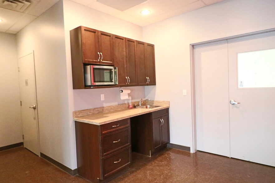4615 112th Ave SE, Calgary, AB à louer - Photo intérieure - Image 3 de 20