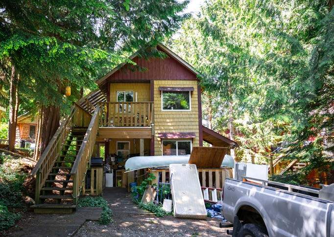 2088 Peninsula Rd, Ucluelet, BC à vendre - Photo du bâtiment - Image 2 de 6