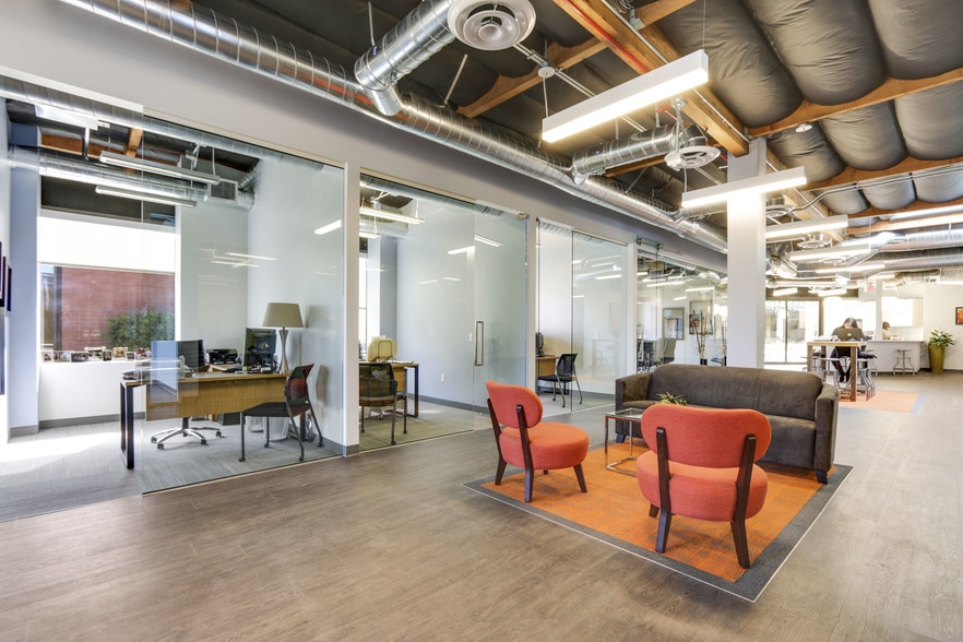 5000 Campus Dr, Newport Beach, CA for lease - Interior Photo - Image 2 of 10