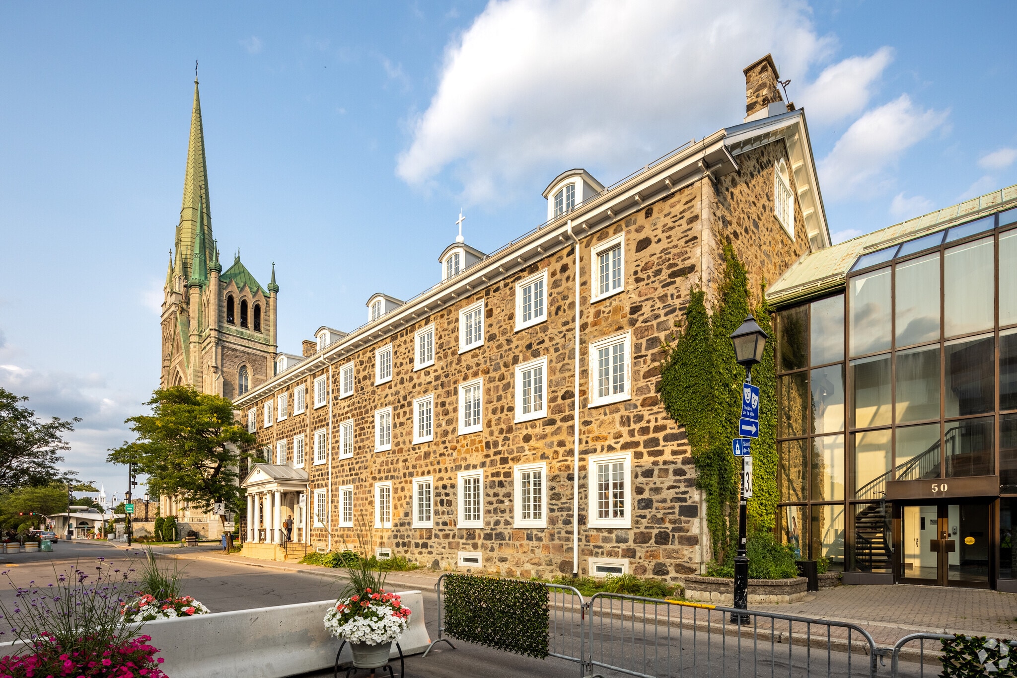 32 Rue Saint-Charles, Longueuil, QC à louer Photo du bâtiment- Image 1 de 42