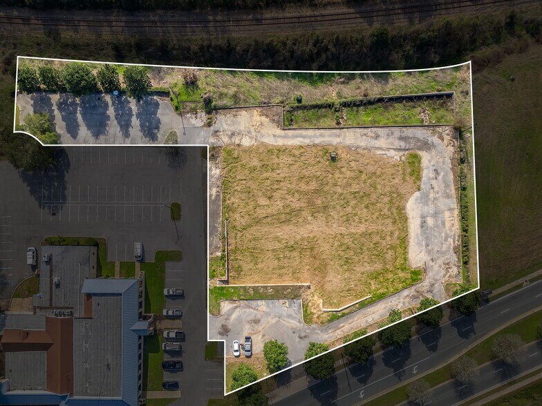 1709 Mahan Dr, Tallahassee, FL à vendre - Photo du bâtiment - Image 3 de 7
