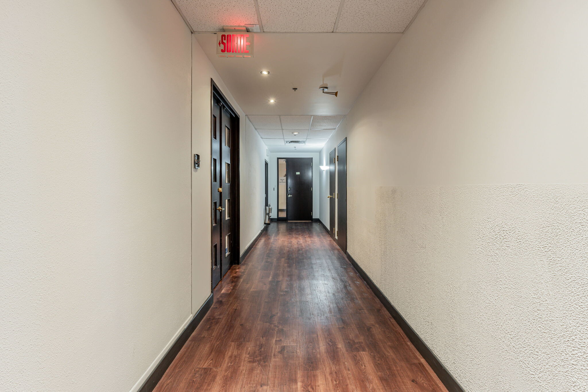 501-507 Pl d'Armes, Montréal, QC à louer Photo du bâtiment- Image 1 de 30