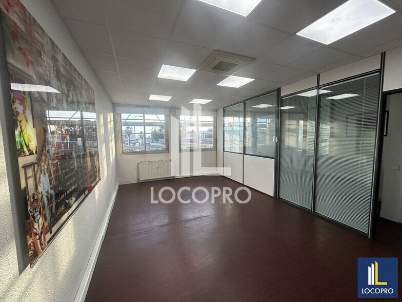 Office in Cagnes-sur-Mer for sale - Interior Photo - Image 2 of 12
