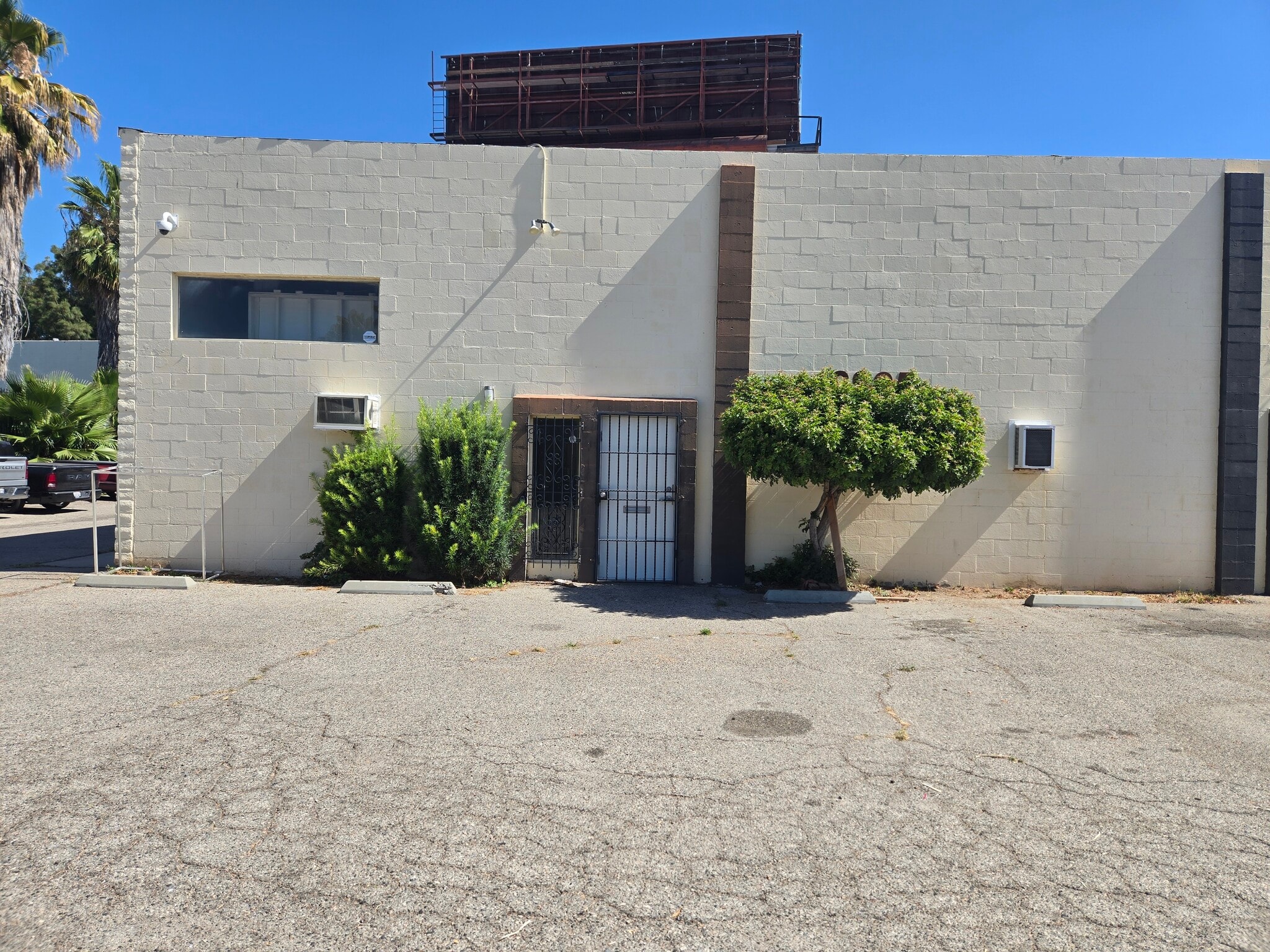 8819-8825 Shirley Ave, Northridge, CA for lease Building Photo- Image 1 of 7
