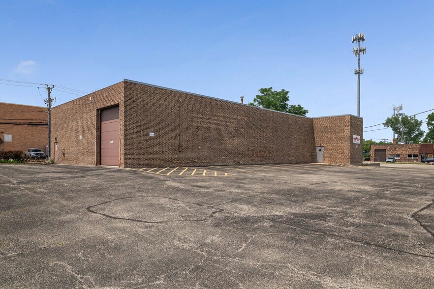C - 3048 N Lake Terrace, Glenview, IL for sale - Building Photo - Image 3 of 3