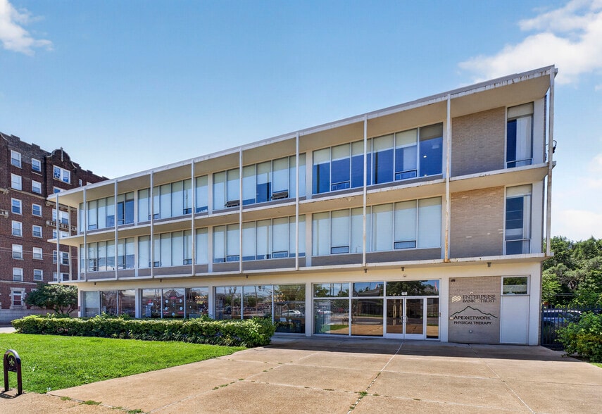 4100 Lindell Blvd, Saint Louis, MO à louer - Photo du bâtiment - Image 2 de 7