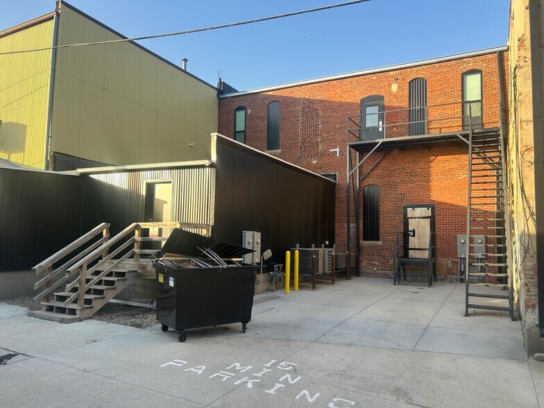 320 9th St, Sheldon, IA à louer - Photo du bâtiment - Image 3 de 3