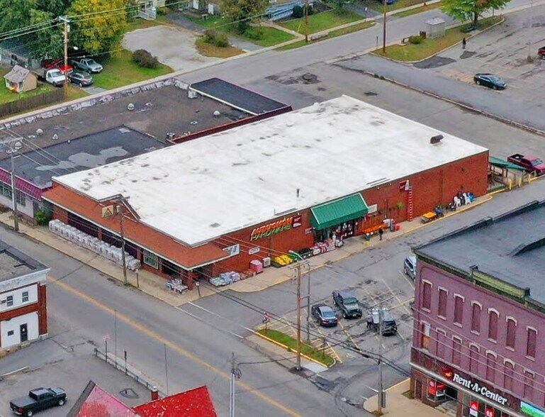 22 Clinton St, Gouverneur, NY à vendre - Photo du bâtiment - Image 2 de 8