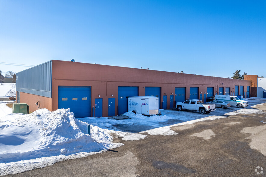 1826 25th Ave NE, Calgary, AB for lease - Building Photo - Image 3 of 4