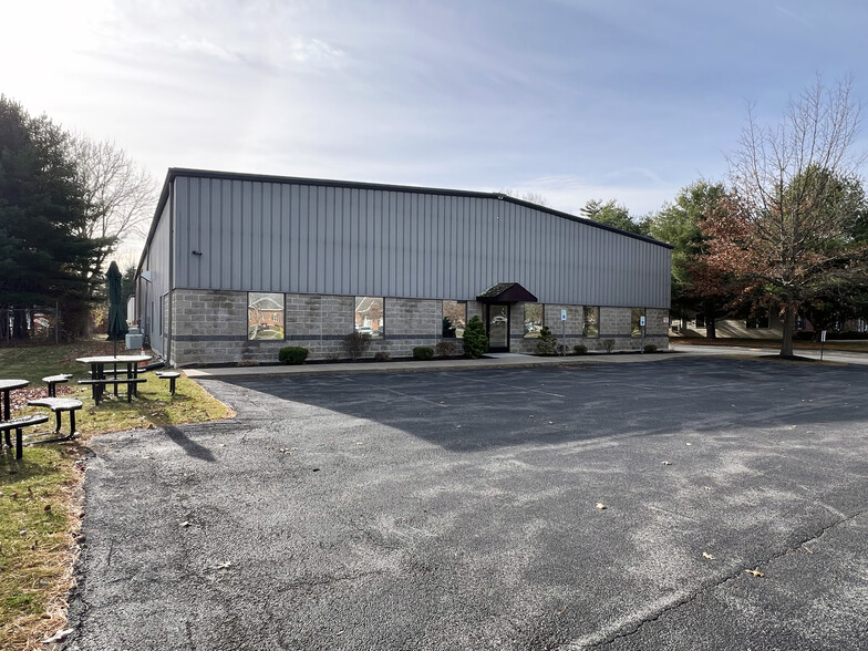 10 Corporate Dr, Halfmoon, NY for lease - Building Photo - Image 1 of 8