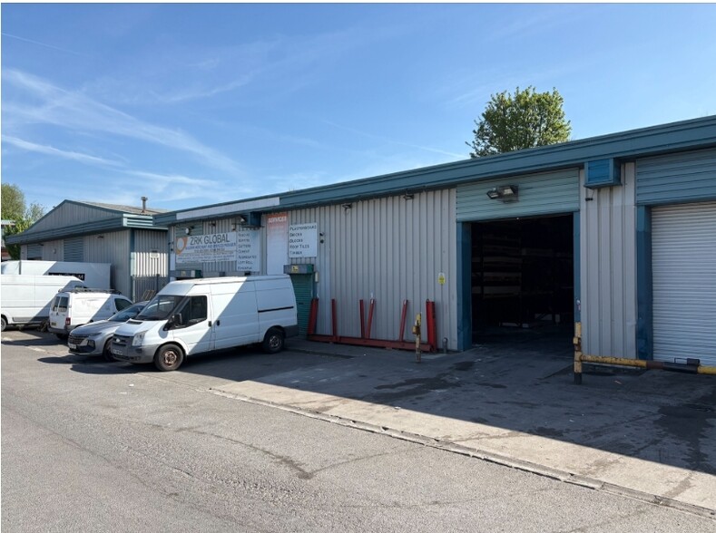 Featherstall Road South Rd S, Oldham for lease - Building Photo - Image 3 of 7