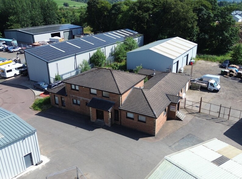 50 Hamilton Rd, Strathaven for sale - Primary Photo - Image 1 of 4