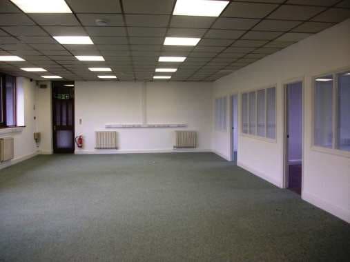 100 Wickham Rd, Fareham for sale - Interior Photo - Image 2 of 4