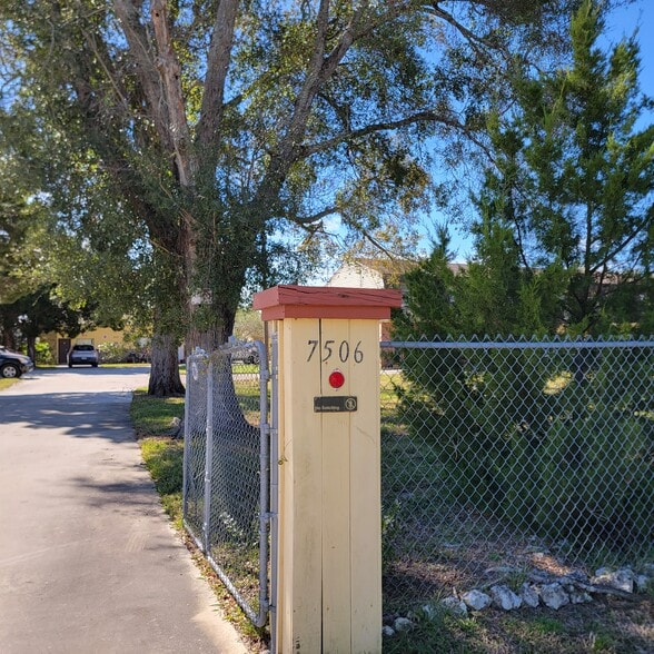 7506 New Jersey Ave, Hudson, FL for sale - Building Photo - Image 3 of 8