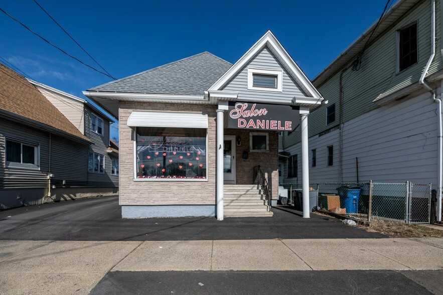 537 Main St, East Haven, CT à vendre - Photo principale - Image 1 de 1