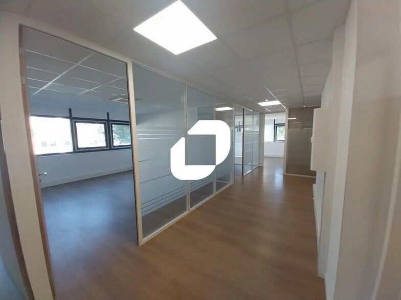2 Impasse Des Tourmalines, Nantes for lease - Interior Photo - Image 3 of 11