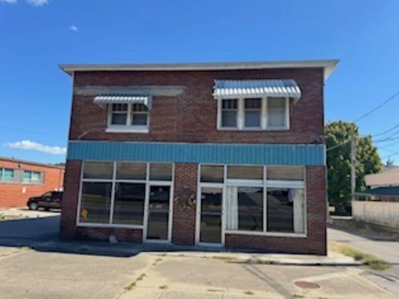 116 N Main St, Burkesville, KY for sale - Primary Photo - Image 3 of 4