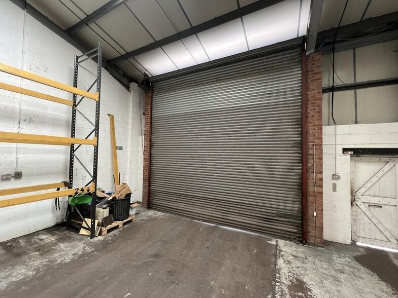 New Rd, Hixon à louer - Photo du bâtiment - Image 2 de 9