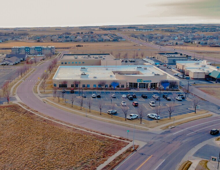 3901 N Louise Ave, Sioux Falls, SD à louer - Photo du bâtiment - Image 2 de 17