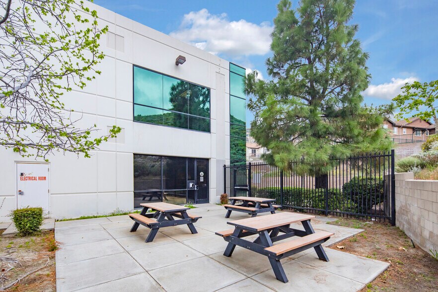 13800 Balboa Blvd, Sylmar, CA à louer - Photo du bâtiment - Image 3 de 9