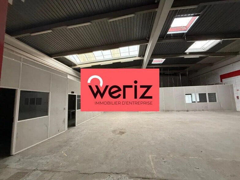Industrial in Vitrolles for lease - Building Photo - Image 3 of 10