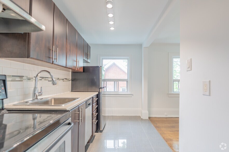 320 Avenue Rd, Toronto, ON à vendre - Photo du bâtiment - Image 2 de 39