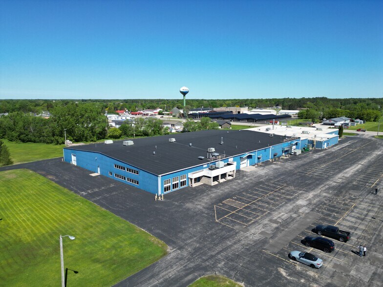 701 Maple St, Peshtigo, WI for lease - Building Photo - Image 2 of 16