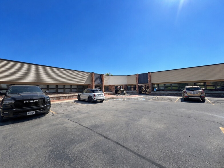 11570 W Dodge Rd, Omaha, NE for lease - Building Photo - Image 2 of 4