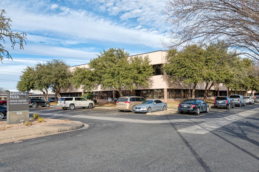 2626 John Ben Shepperd Pky, Odessa, TX à louer - Photo du bâtiment - Image 2 de 2