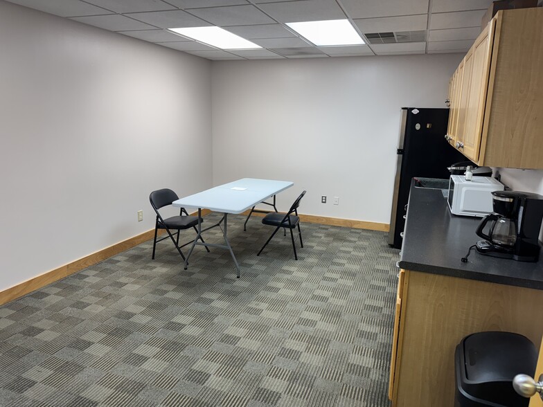 9205 Swanson Blvd, Clive, IA à louer - Photo du bâtiment - Image 3 de 7