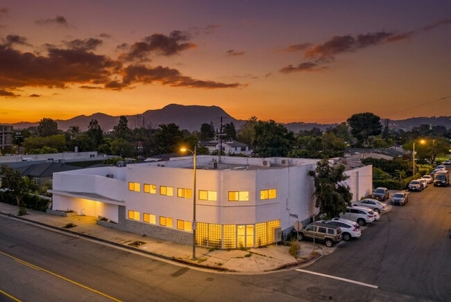 More details for 10520 Magnolia Blvd, North Hollywood, CA - Office for Auction