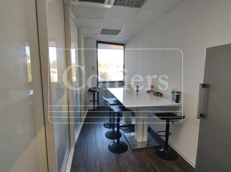 Bureau dans Aix-en-Provence à louer - Photo intérieure - Image 3 de 9