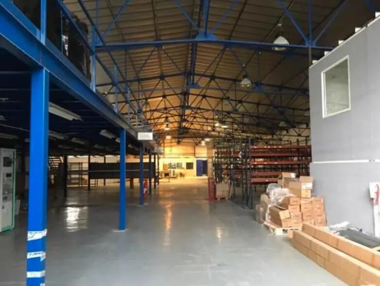 Flex in Nanterre for lease - Interior Photo - Image 3 of 9