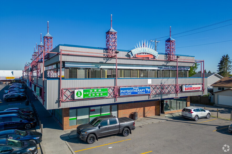 5401 Temple Dr NE, Calgary, AB à louer - Photo du bâtiment - Image 3 de 7