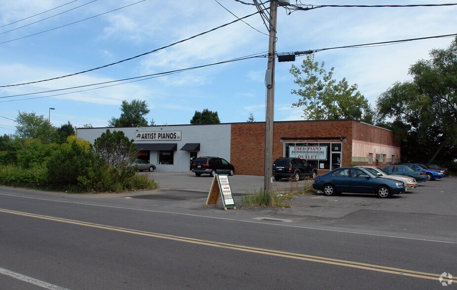 5780 Celi Dr, East Syracuse, NY à vendre - Photo du bâtiment - Image 3 de 17