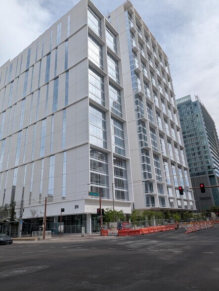 251 N 1st Ave, Phoenix, AZ à louer - Photo du bâtiment - Image 3 de 3