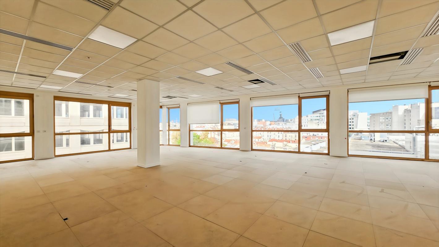 Office in Ivry-sur-Seine for lease Building Photo- Image 1 of 10