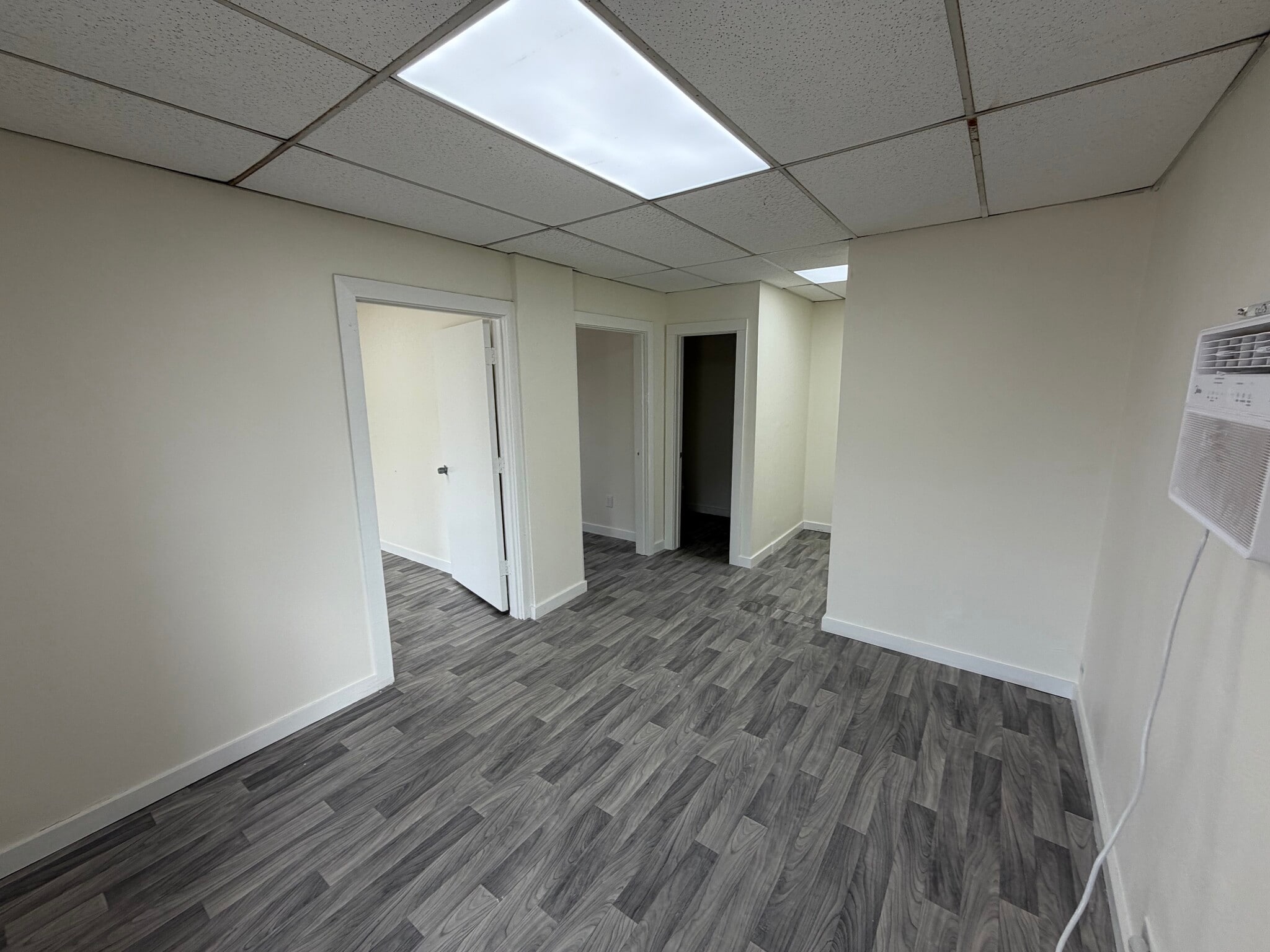 2915 S Zarzamora St, San Antonio, TX for lease Interior Photo- Image 1 of 3