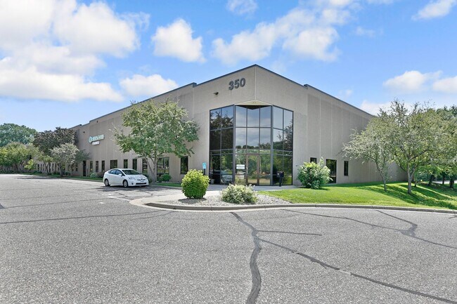 Plus de détails pour 350 73rd Ave NE, Fridley, MN - Industriel à louer