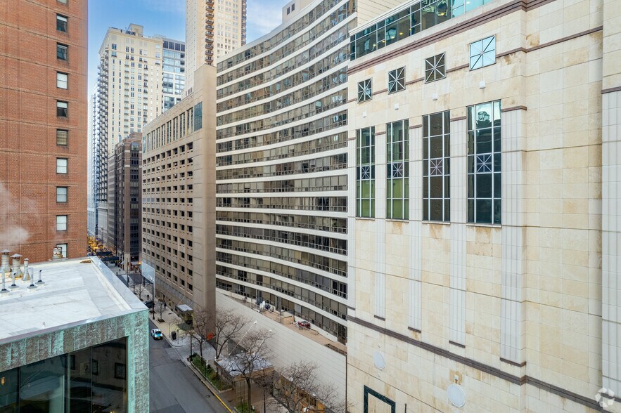 110 E Delaware Pl, Chicago, IL à vendre - Photo du bâtiment - Image 3 de 8