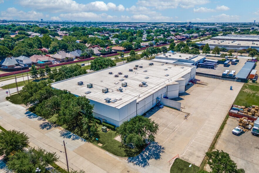 2853 Dickerson Pky, Carrollton, TX à louer - Photo du bâtiment - Image 1 de 27