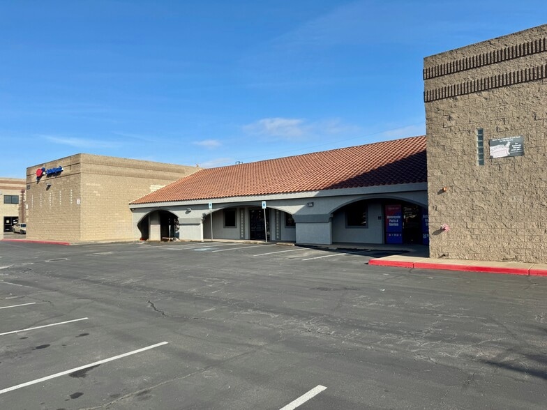 1300 N Boulder Hwy, Henderson, NV à louer - Photo du bâtiment - Image 2 de 20
