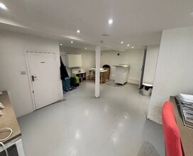 47 Somerset Rd, Redhill for lease Interior Photo- Image 2 of 3