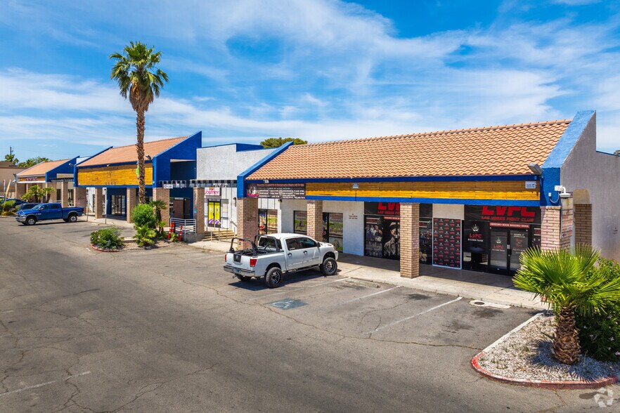 4640 E Flamingo Rd, Las Vegas, NV for lease - Primary Photo - Image 1 of 55