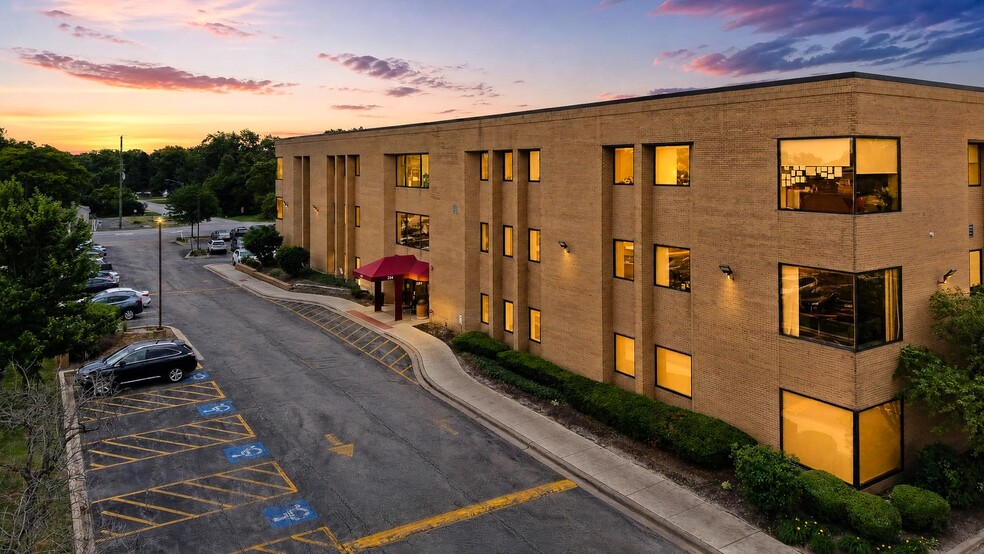 1S224 Summit Ave, Oakbrook Terrace, IL for lease - Building Photo - Image 2 of 16