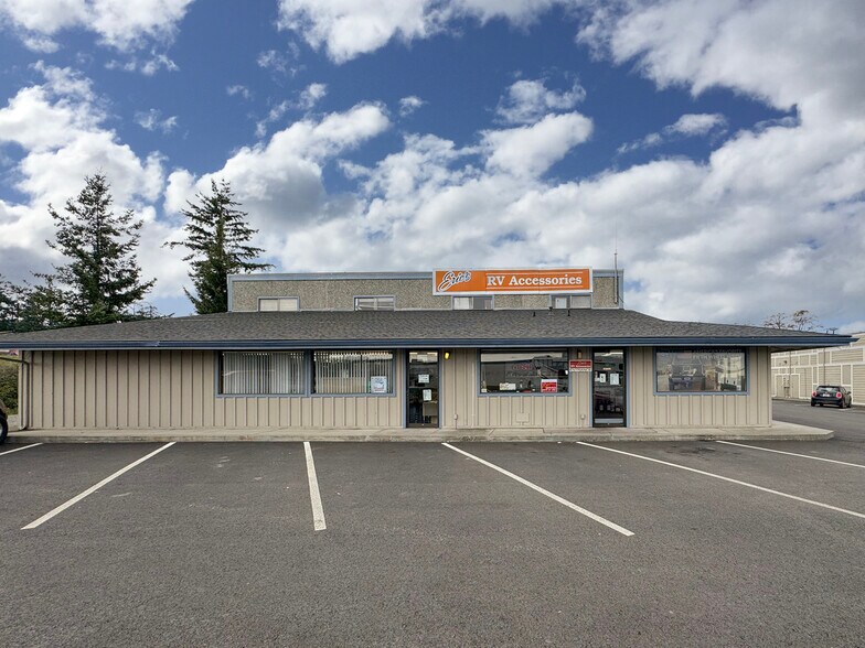 275 S 7th Ave, Sequim, WA for sale - Primary Photo - Image 1 of 36